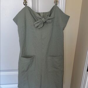 Elegant Green Romper with Bow Detail